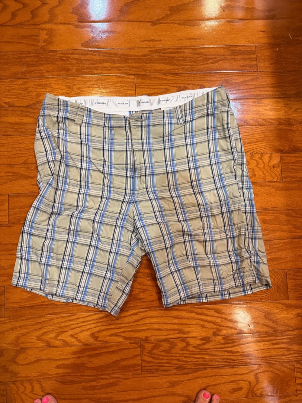 Men’s TEHAMA Men's Plaid Flat Front Shorts in Beige and Blue Size 38